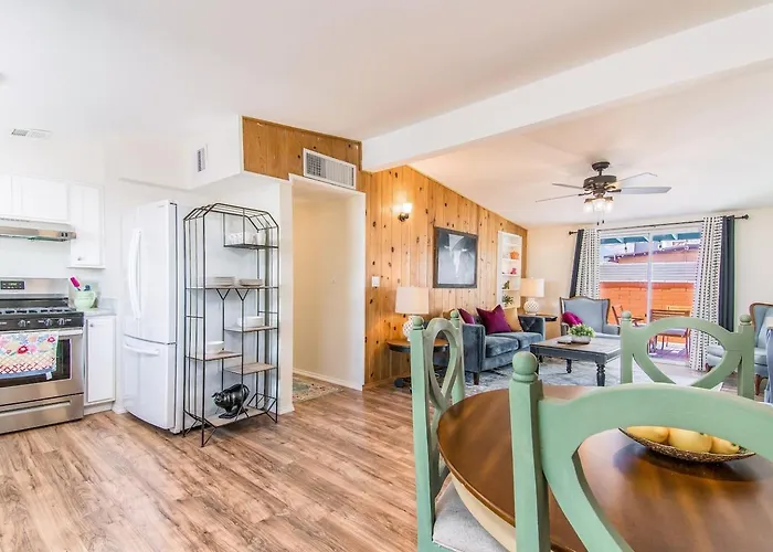Full Triplex In Ev Charging Holiday home Tucson