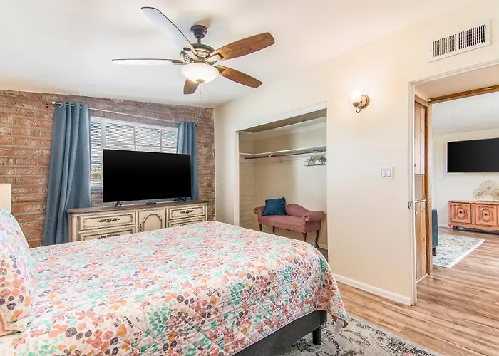 Full Triplex In Ev Charging Holiday home Tucson